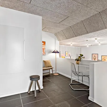 Stunning In With Kitchen Apartment *
